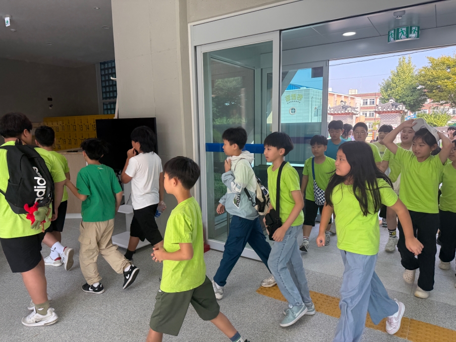 251001 부여한내초 스크랩북만들기 이미지